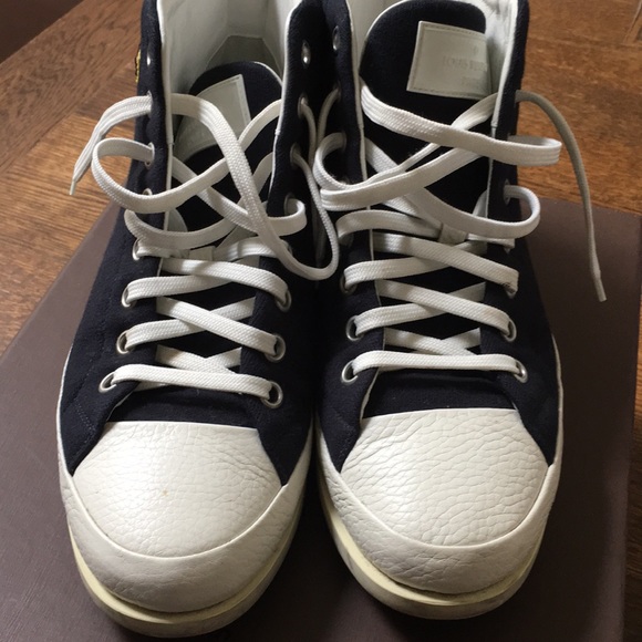 Men’s Louis Vuitton sneakers - Picture 6 of 11